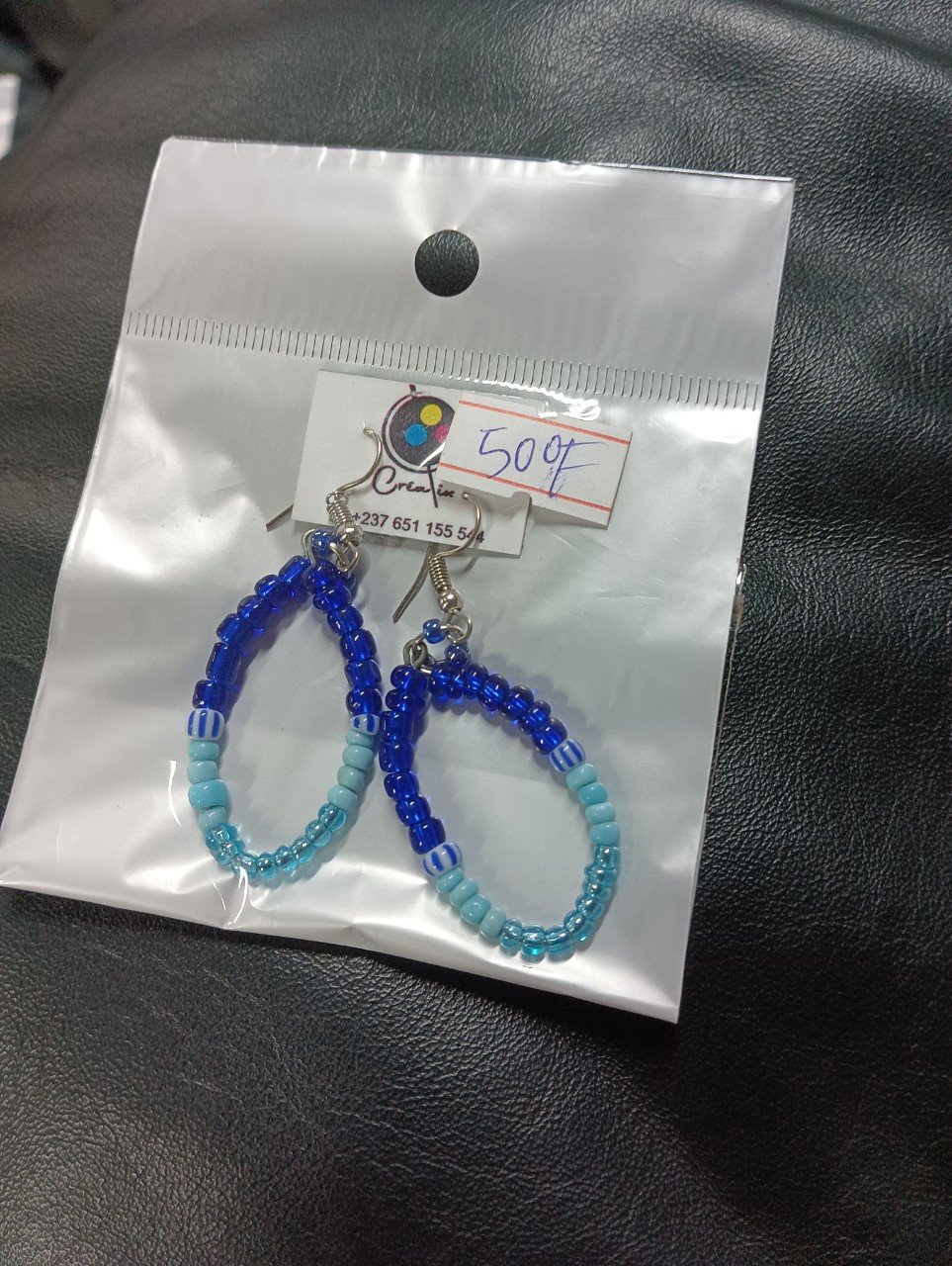 Boucle d'oreilles en cerceau bleu 