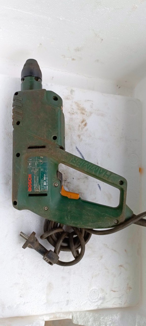 Marteau et perceuse BOSCH en bon état sans défauts