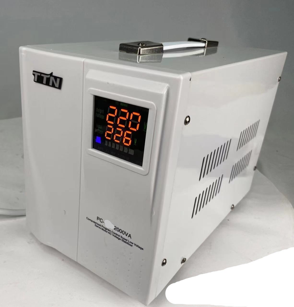 Stabilisateur De Tension SilverCloud 2000VA - 1200W, Sortie 230V, 9,1A - Neuf