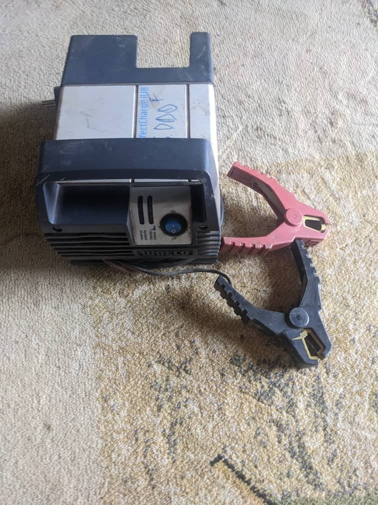 Chargeur de batterie MBC-IU8