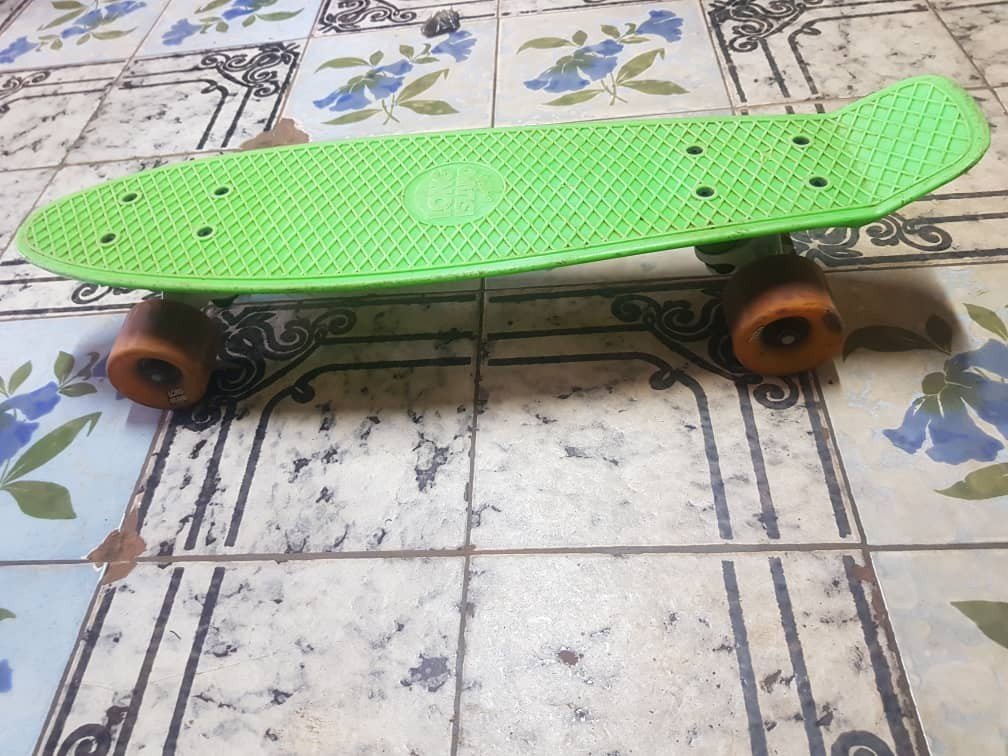 Planche  à roulette verte