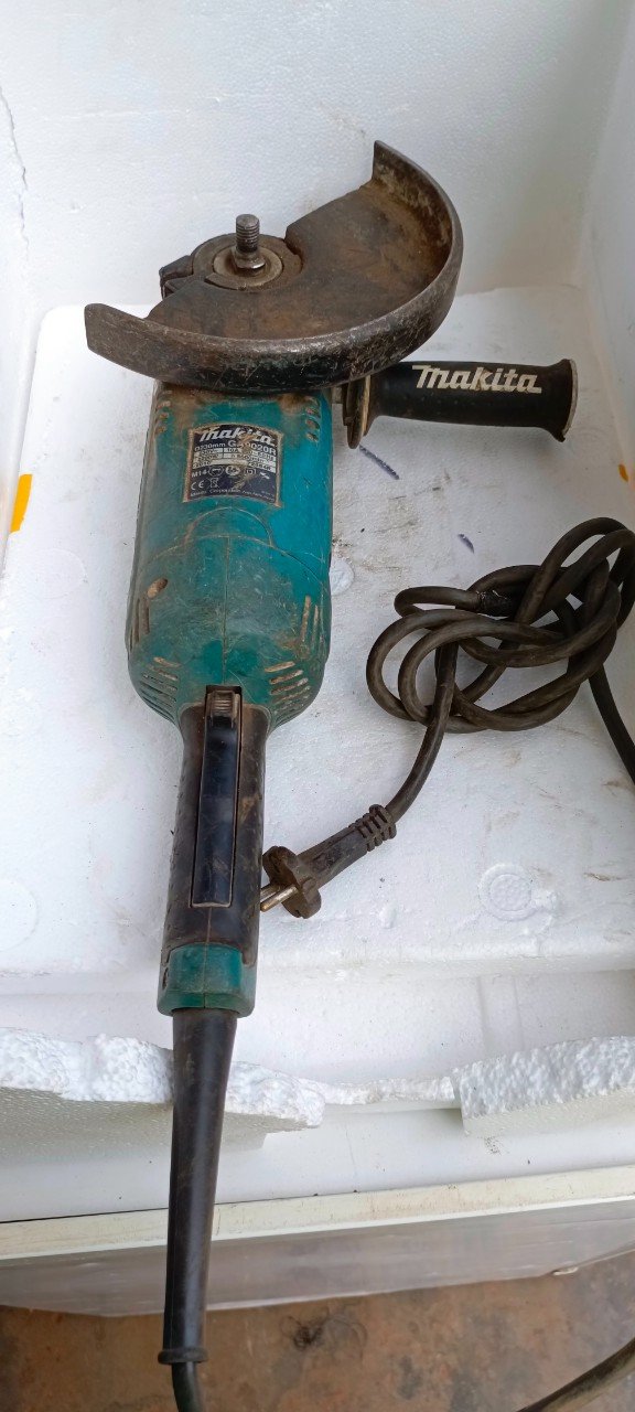 Meuleuse makita 2200W/6600min