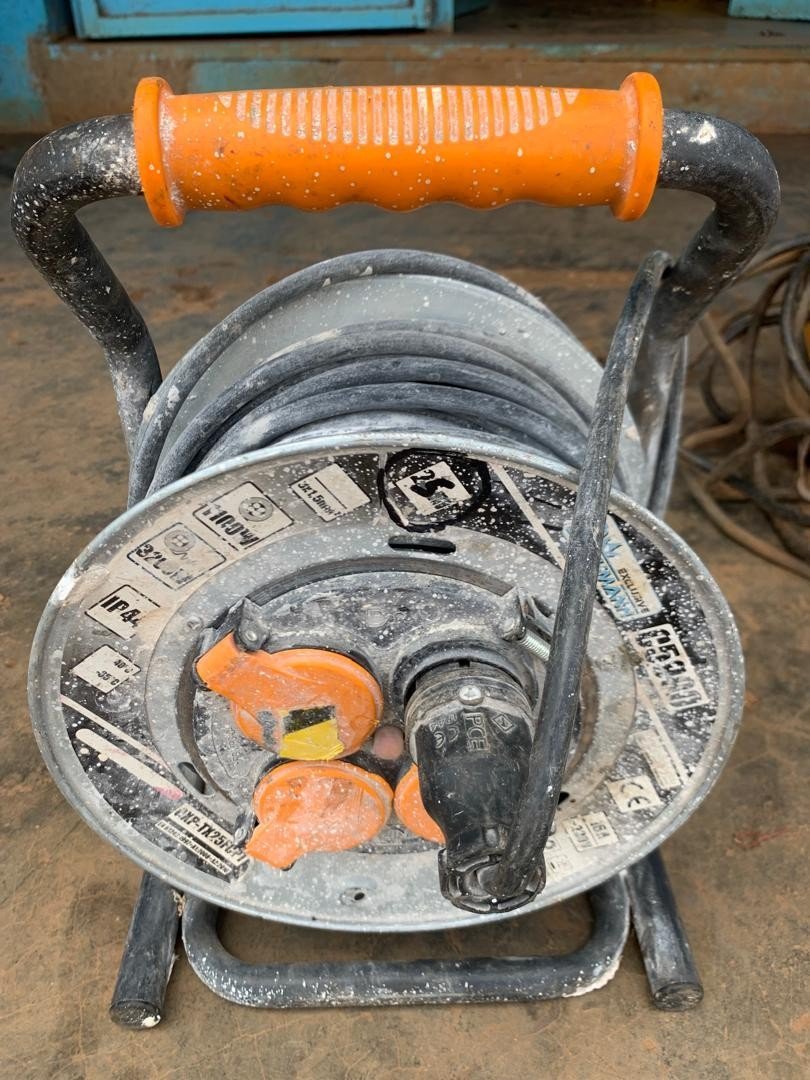 Rallonge enrouleur électrique  25 mètres 4 prises