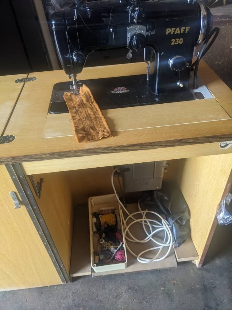 La machine à coudre pfaff-automatic 230