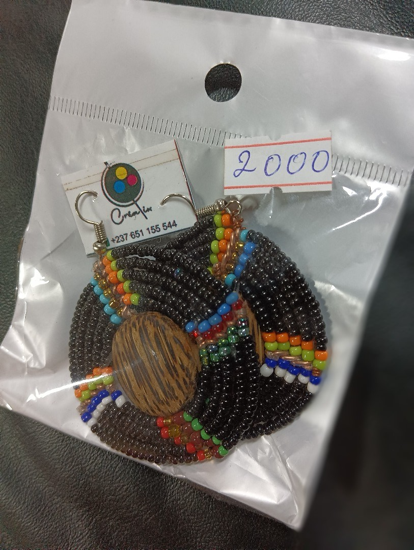 Boucles d’oreilles Massai motif bois