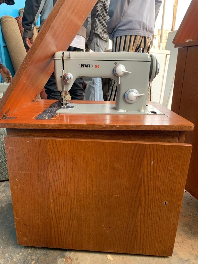 Machine À Coudre  Pfaff 260