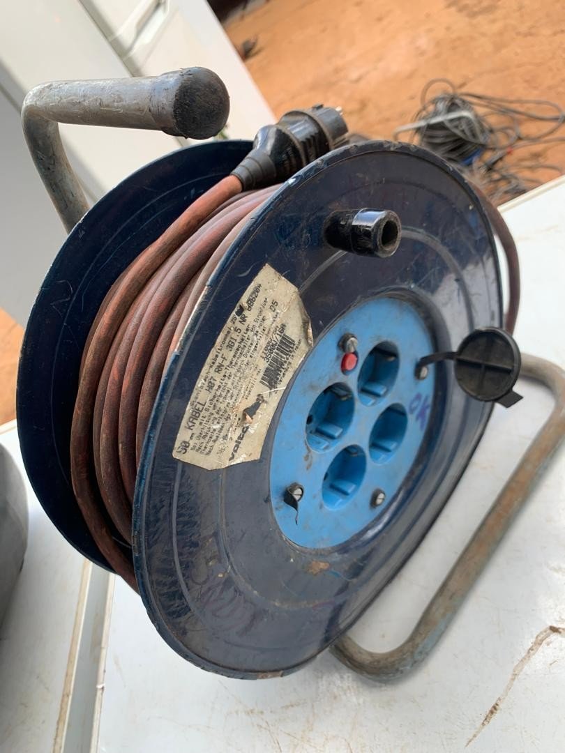 Rallonge enrouleur électrique 50 mètres 4 prises