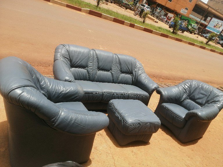 SALON EN CUIRE - 05 PLACES