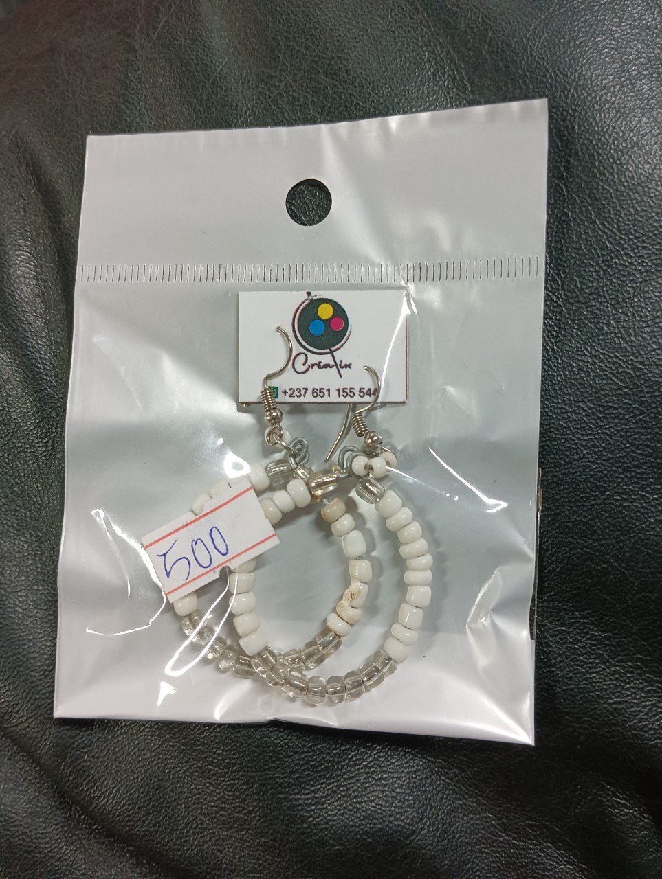 Boucles d’oreilles cerceau blanc