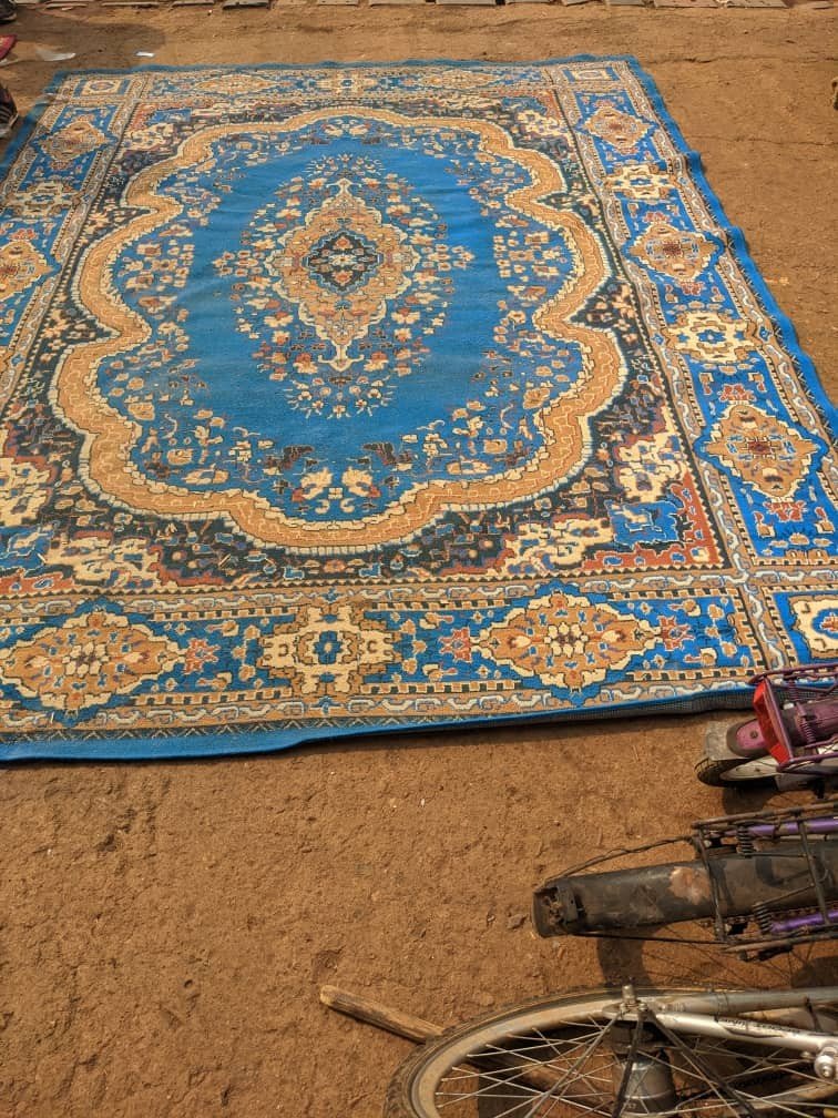 Tapis bleu large 325x240